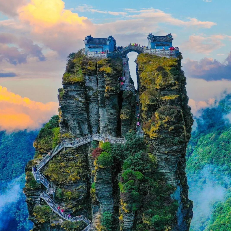 （國(guó)旅自組）【撒歡貴州】天空之境梵凈山、鎮(zhèn)遠(yuǎn)古鎮(zhèn)、烏江寨、遵義、織金洞、龍里油畫大草原、青巖古鎮(zhèn)、貴陽(yáng)雙飛6天