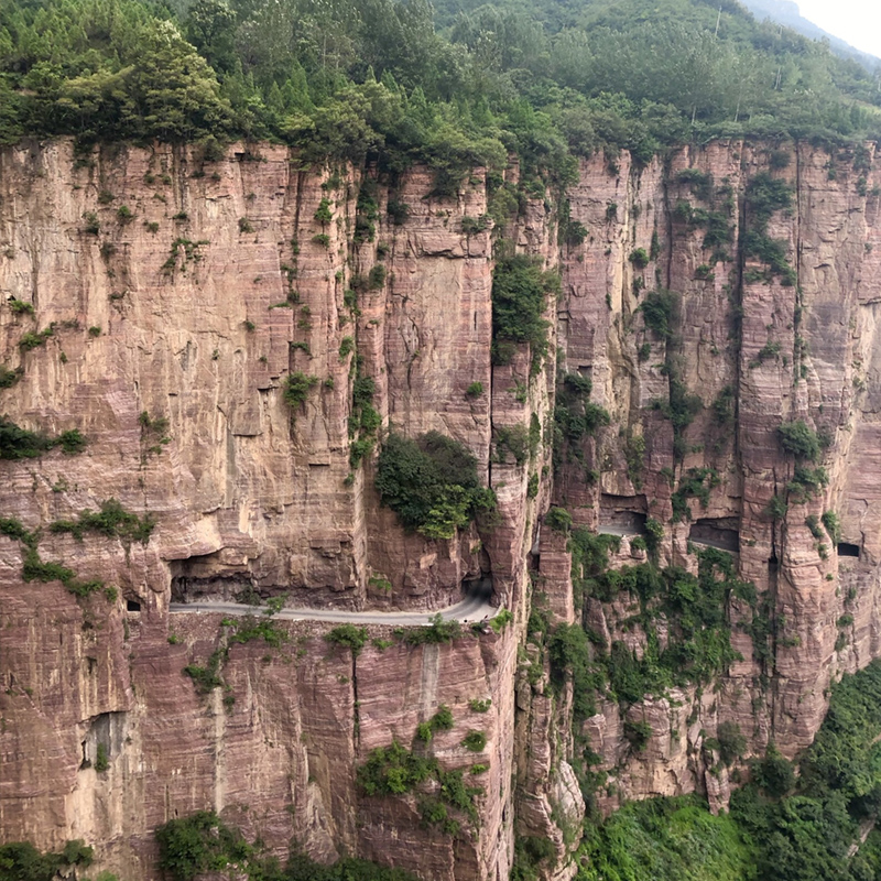 （長青樹）【縱橫東北 環(huán)游七省】山西：掛壁公路、河南：峰林峽、河北：山海關古城、黑龍江：漠河、北極村、哈爾濱、內蒙古：海拉爾、滿洲里、遼寧：沈陽故宮、盤錦紅海灘、吉林長白山 空調專列16天